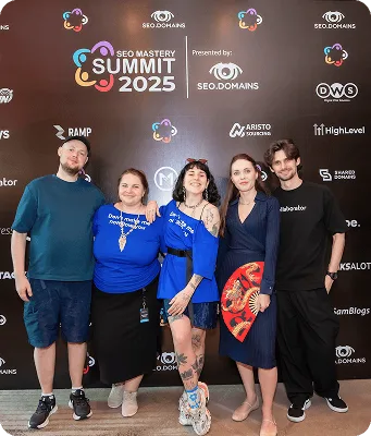 Mitglieder des Collaborator-Teams posieren gemeinsam beim SEO Mastery Summit 2025.